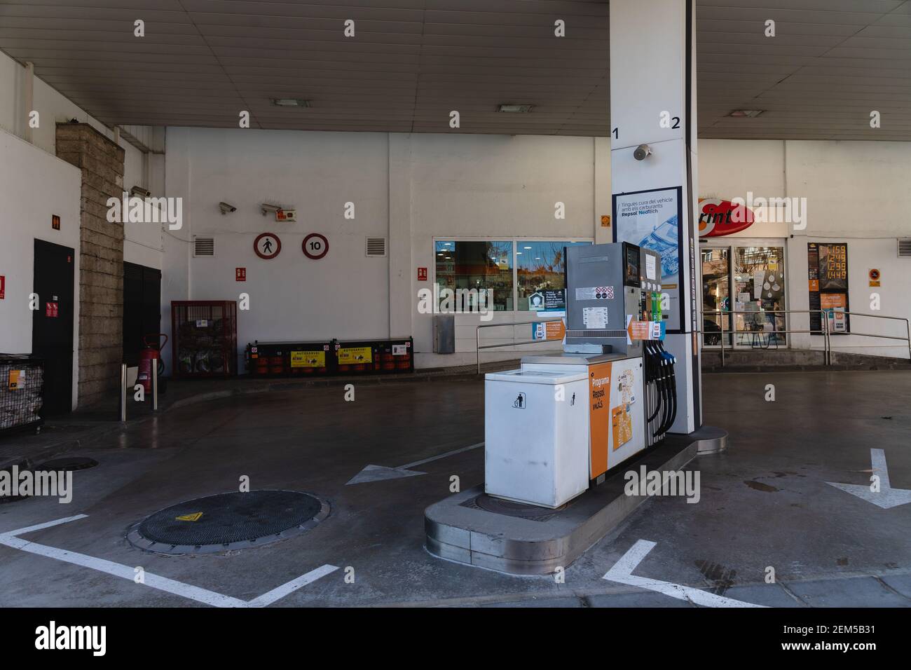 repsol stazione di servizio carburante gpl lavaggio auto