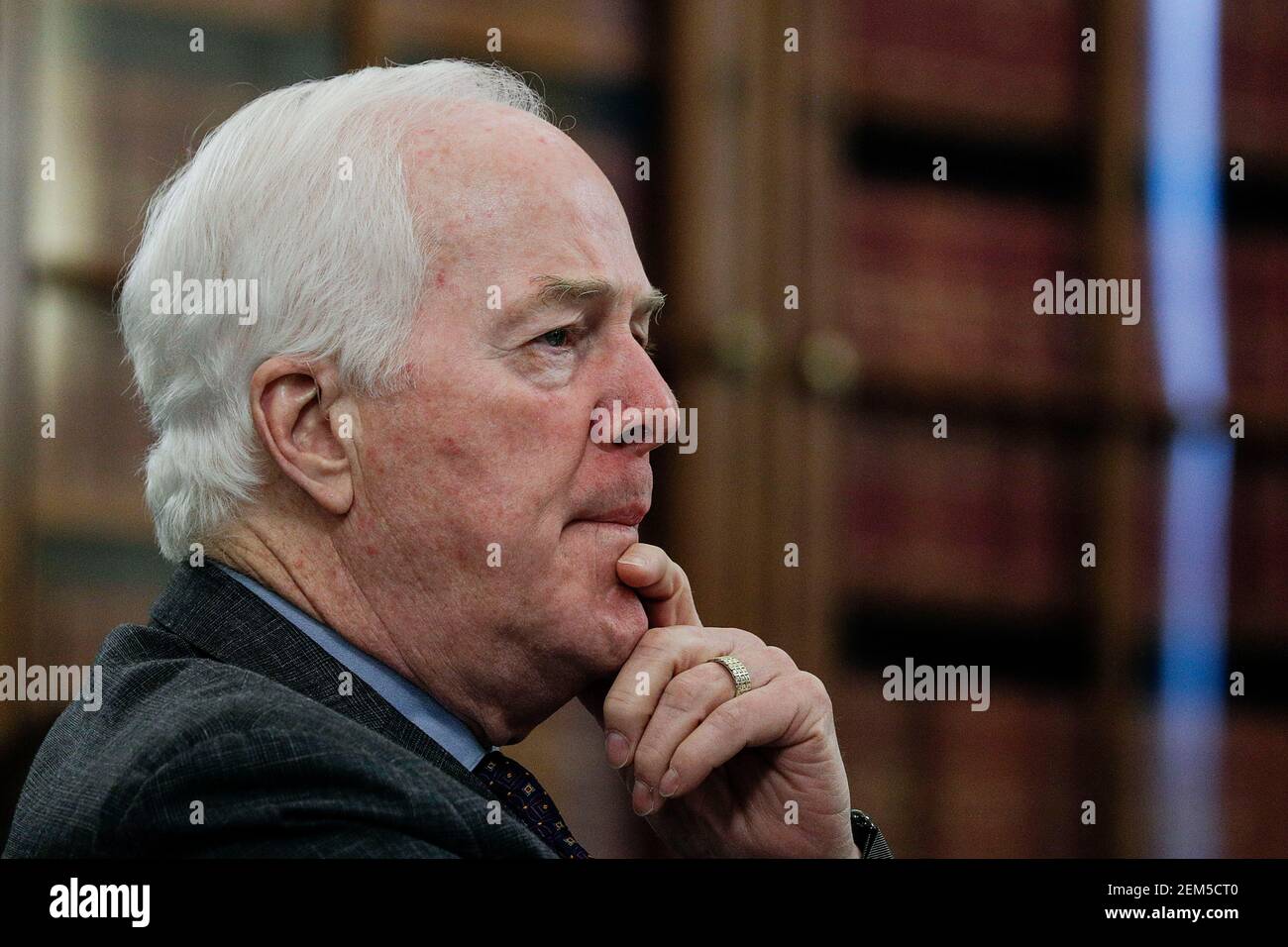 Il senatore americano John Cornyn (R-TX) ascolta durante un'audizione del Comitato di intelligenza del Senato sulla nomina di William Burns a direttore della Central Intelligence Agency (CIA) su Capitol Hill a Washington, Stati Uniti, 24 febbraio 2021. Credit: Tom Brenner/Pool via CNP /MediaPunch Foto Stock