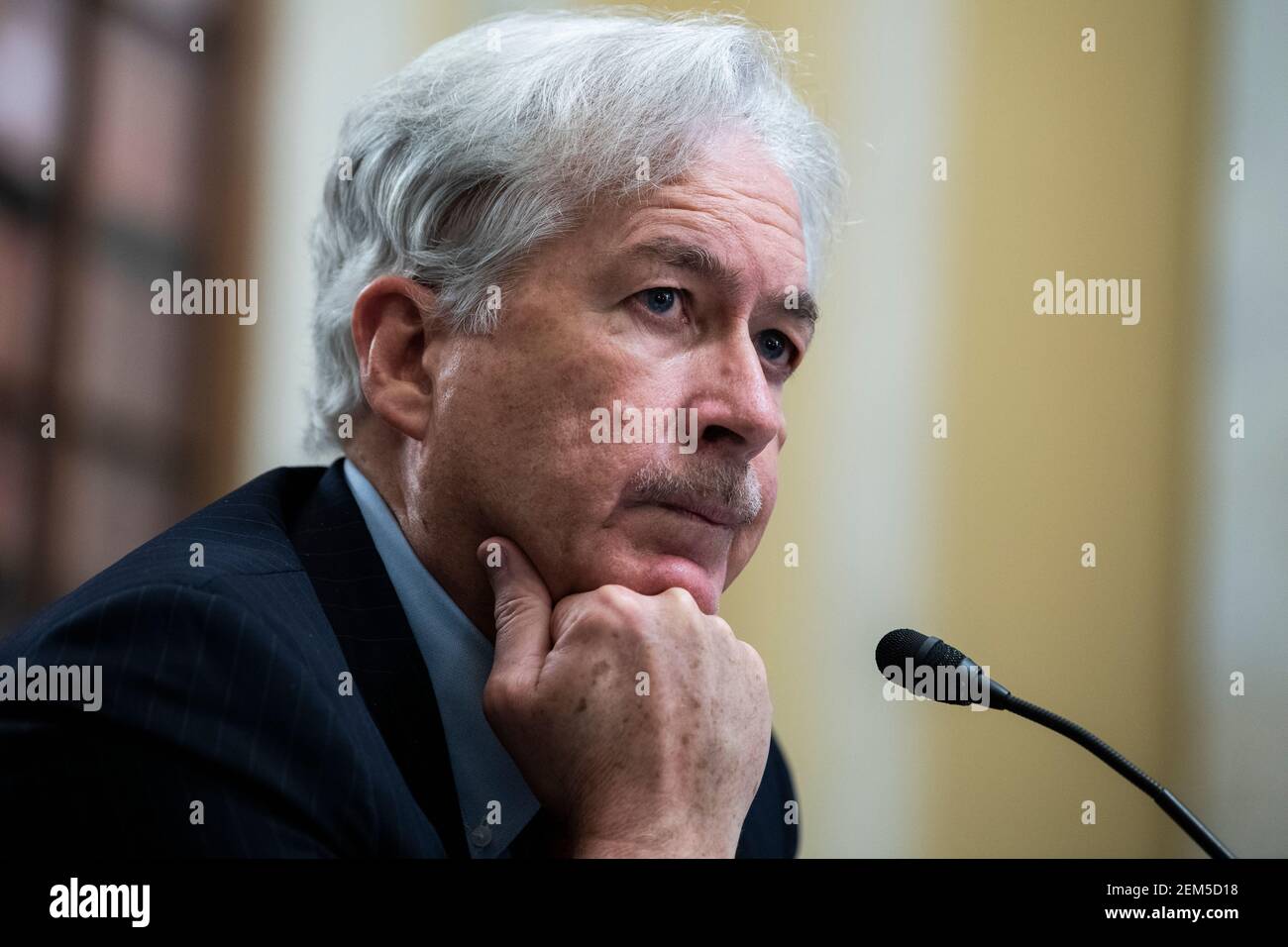William Burns, candidato per direttore dell'Agenzia di intelligenza centrale, testimonia durante la sua audizione di conferma del Comitato di intelligenza del Senato a Russell Senato edificio dell'Ufficio a Capitol Hill a Washington, DC, mercoledì 24 febbraio 2021. Credito: Tom Williams/Pool via CNP /MediaPunch Foto Stock