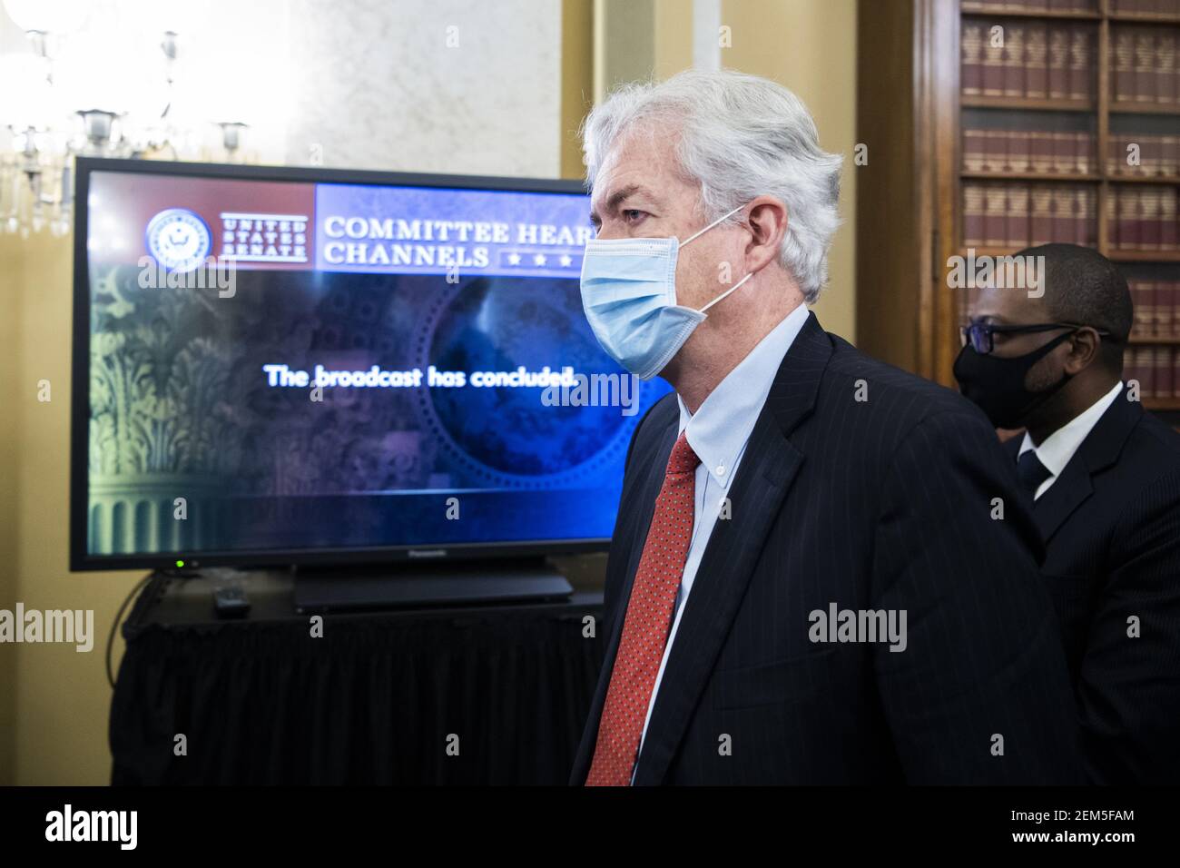 Washington, Stati Uniti. 24 Feb 2021. William Burns, candidato al direttore della Central Intelligence Agency, è visto dopo la conclusione della sua audizione di conferma del Comitato di intelligenza del Senato sulla nomina di William Burns a direttore della Central Intelligence Agency (CIA) su Capitol Hill a Washington, DC il 24 febbraio 2021. Foto in piscina di Tom Williams/UPI Credit: UPI/Alamy Live News Foto Stock