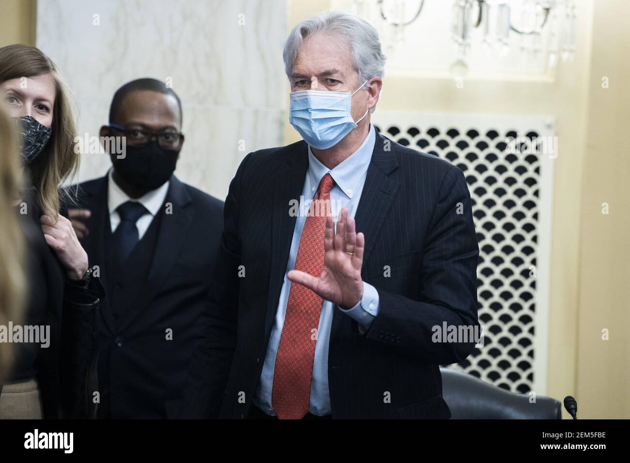 Washington, Stati Uniti. 24 Feb 2021. William Burns, candidato al direttore della Central Intelligence Agency, è visto dopo la conclusione della sua audizione di conferma del Comitato di intelligenza del Senato sulla nomina di William Burns a direttore della Central Intelligence Agency (CIA) su Capitol Hill a Washington, DC il 24 febbraio 2021. Foto in piscina di Tom Williams/UPI Credit: UPI/Alamy Live News Foto Stock