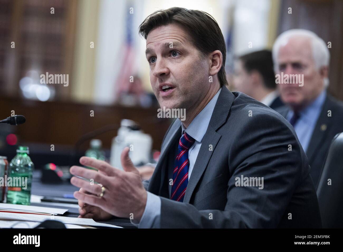 Washington, Stati Uniti. 24 Feb 2021. Ben Sasse, R-Neb., domanda William Burns, candidato al direttore dell'Agenzia di intelligenza centrale, durante l'audizione di conferma del Comitato di intelligenza del Senato sulla nomina di William Burns a direttore dell'Agenzia di intelligenza centrale (CIA) su Capitol Hill a Washington, DC il 24 febbraio 2021. Foto in piscina di Tom Williams/UPI Credit: UPI/Alamy Live News Foto Stock