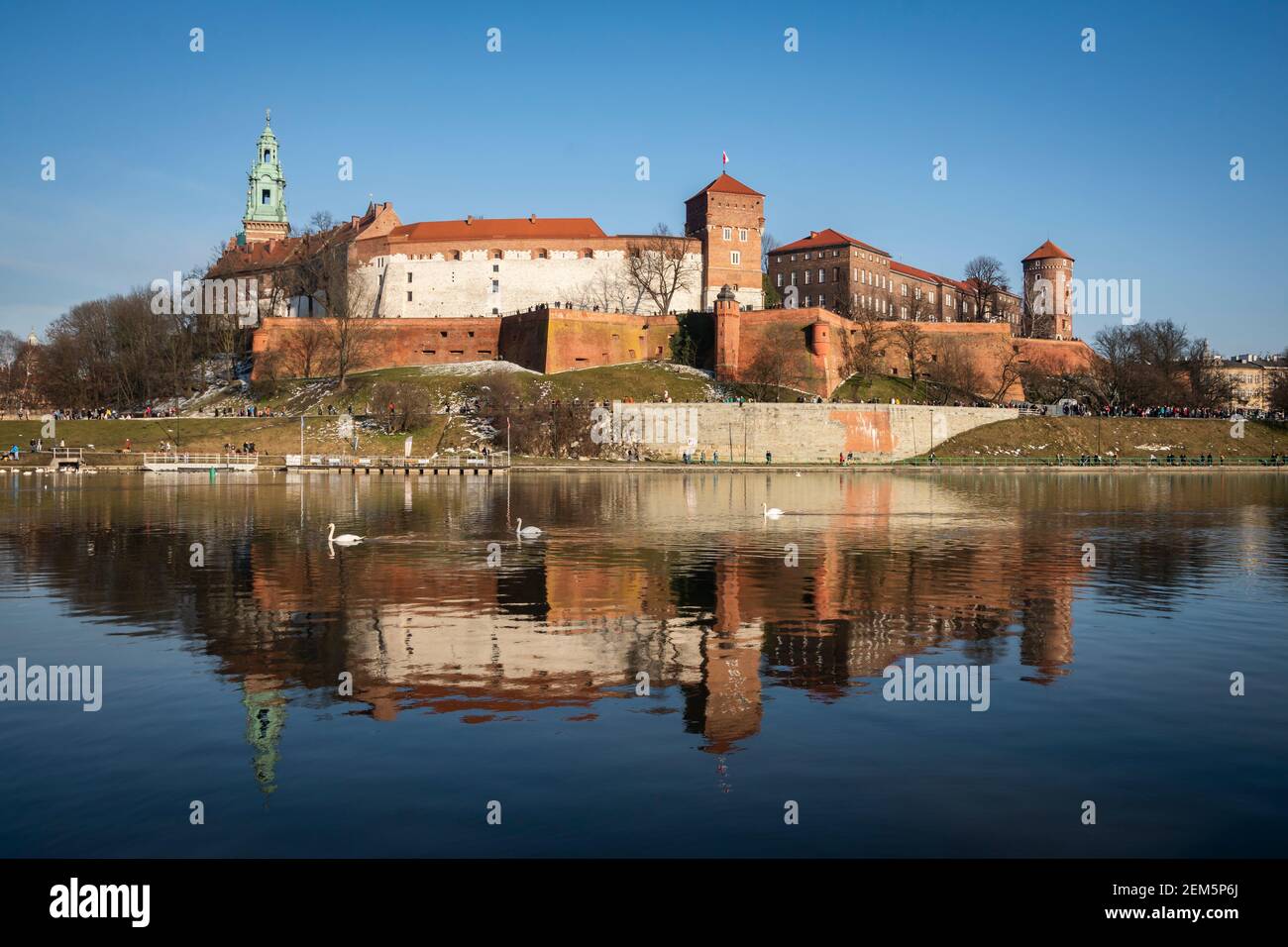 Castello di Wawel nel fiume Vistola di Cracovia. Polonia, Europa. Foto Stock