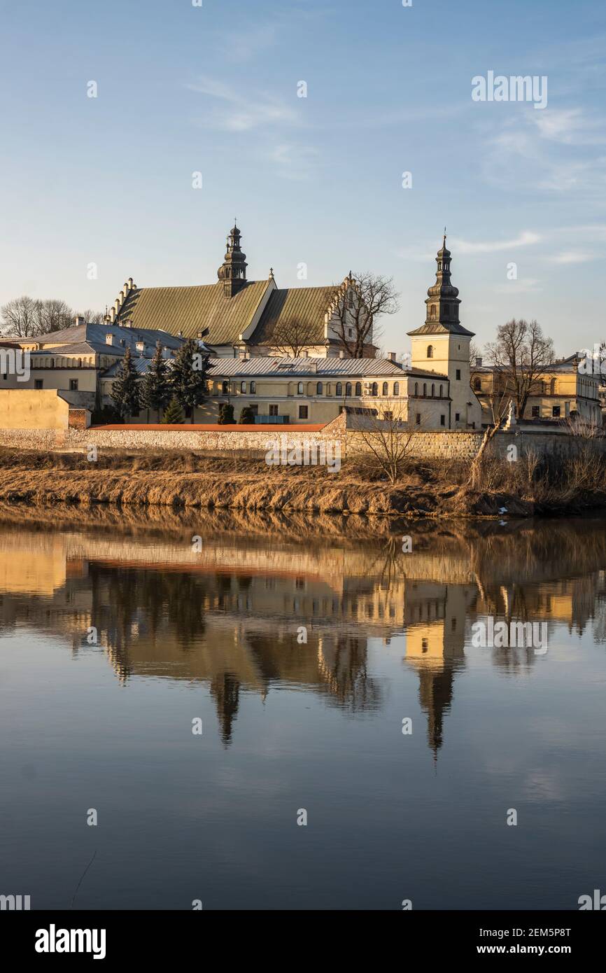 Norbertine convento e la chiesa di Sant'Agostino e di San Giovanni Battista presso il fiume Vistola a Cracovia, Polonia Foto Stock