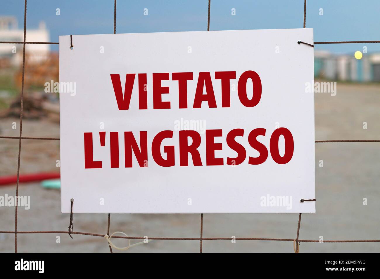 L'ingresso è vietato in Italia. Ingresso al cantiere. Foto Stock