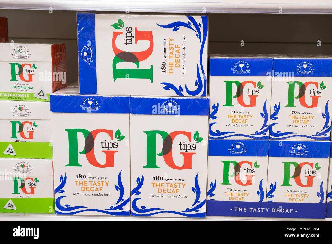 PG suggerimenti bustine di tè in confezione in vendita nel tè Aisle nel supermercato UK Foto Stock
