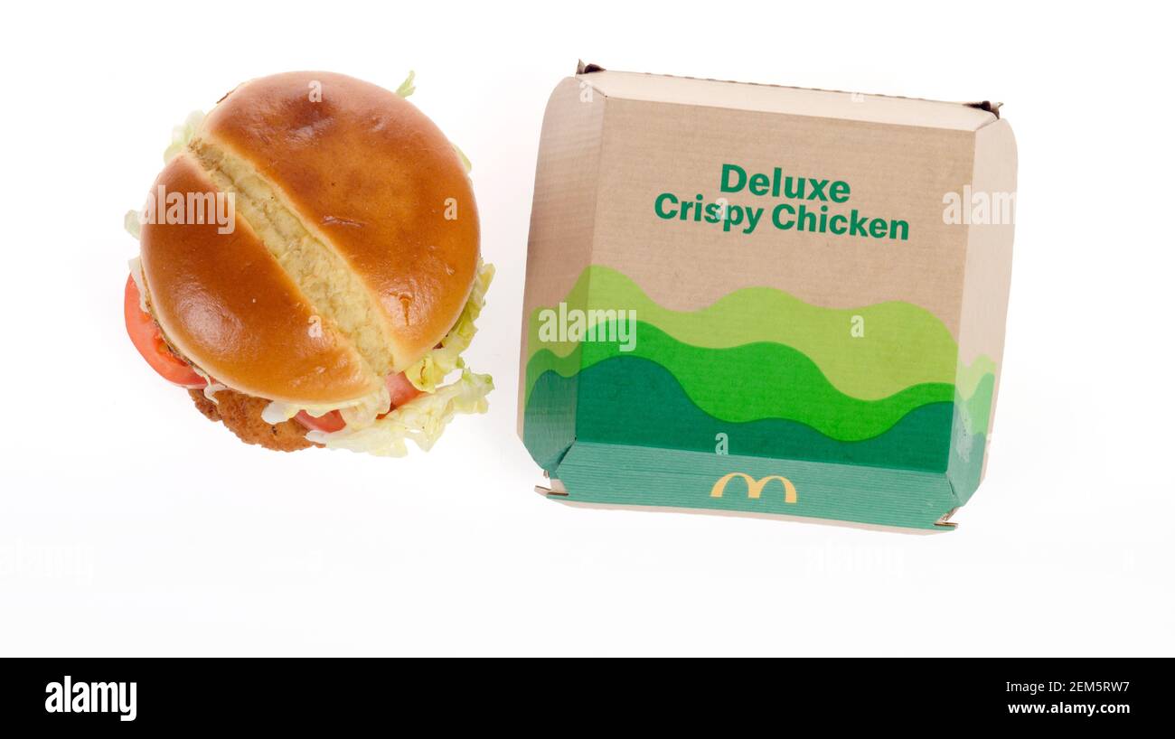 McDonalds nuovo pollo croccante Sandwich Deluxe con scatola. Rilasciato il 24 febbraio 2021 Foto Stock