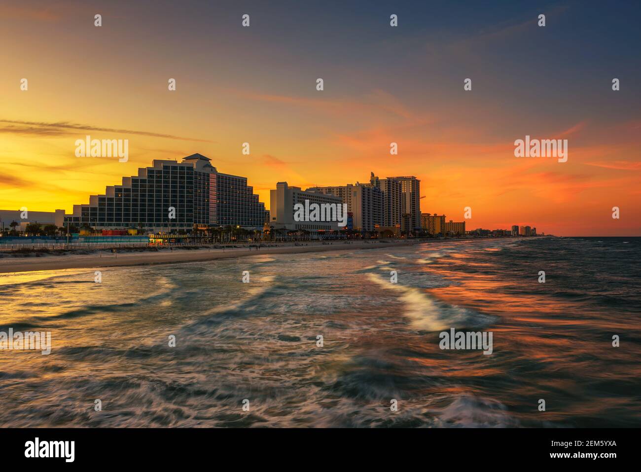 Skyline al tramonto di Daytona Beach, Florida Foto Stock