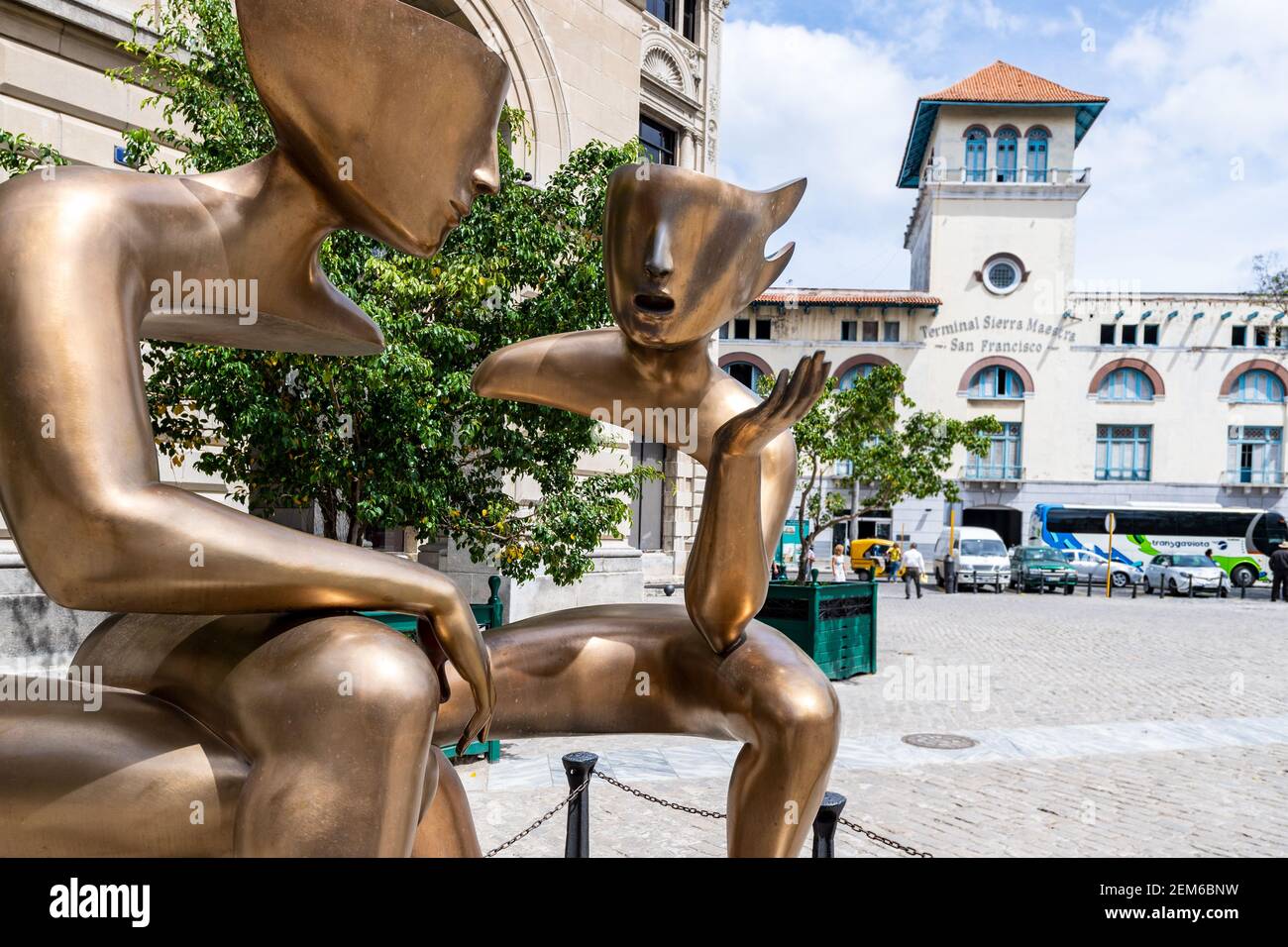 Scultura 'la Conversacion' di Etienne, l'Avana Vecchia, Cuba Foto Stock