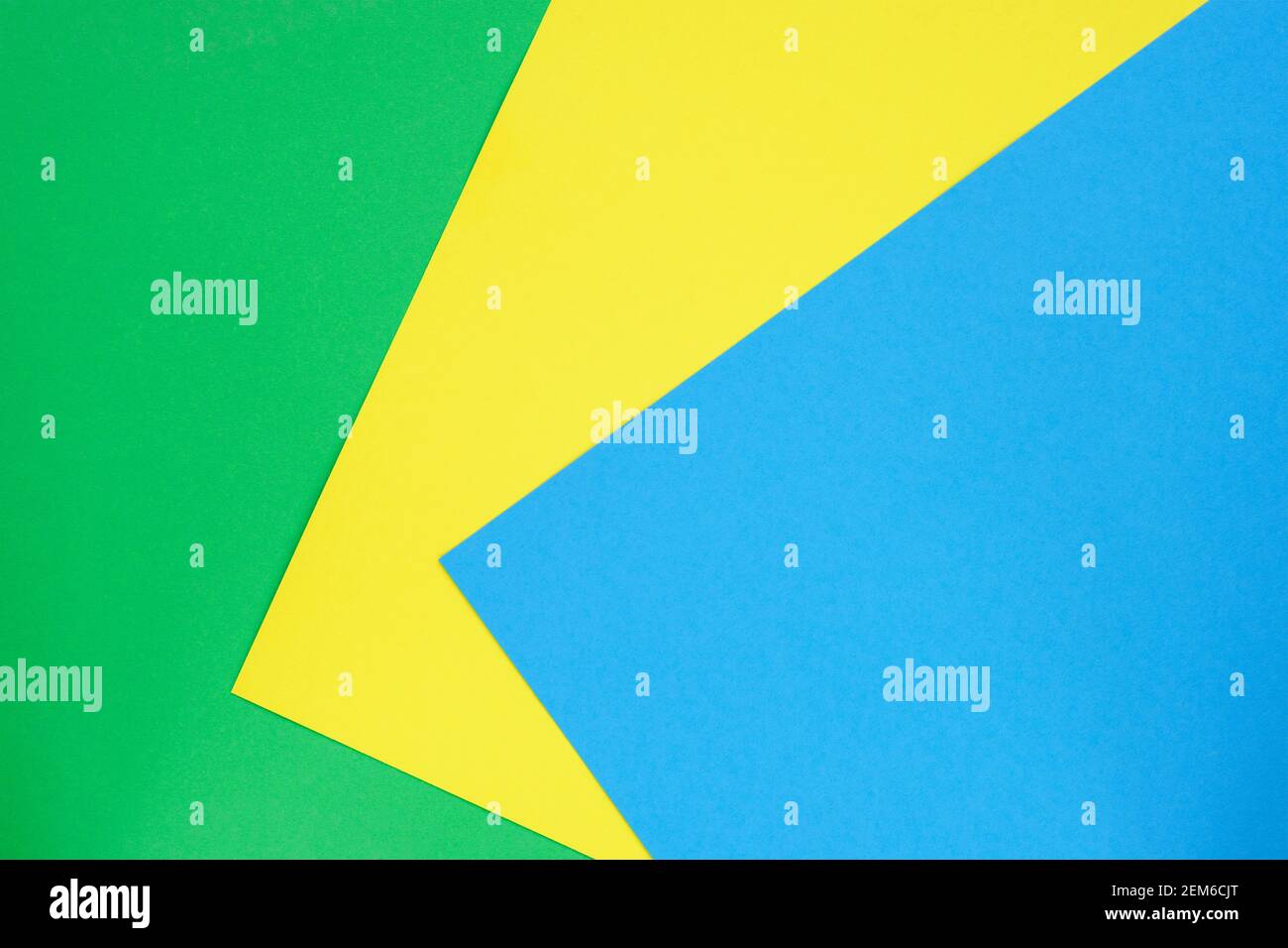 Carta di colore verde, giallo e blu. Sfondo carta vuoto geometrico, spazio di copia. Foto Stock