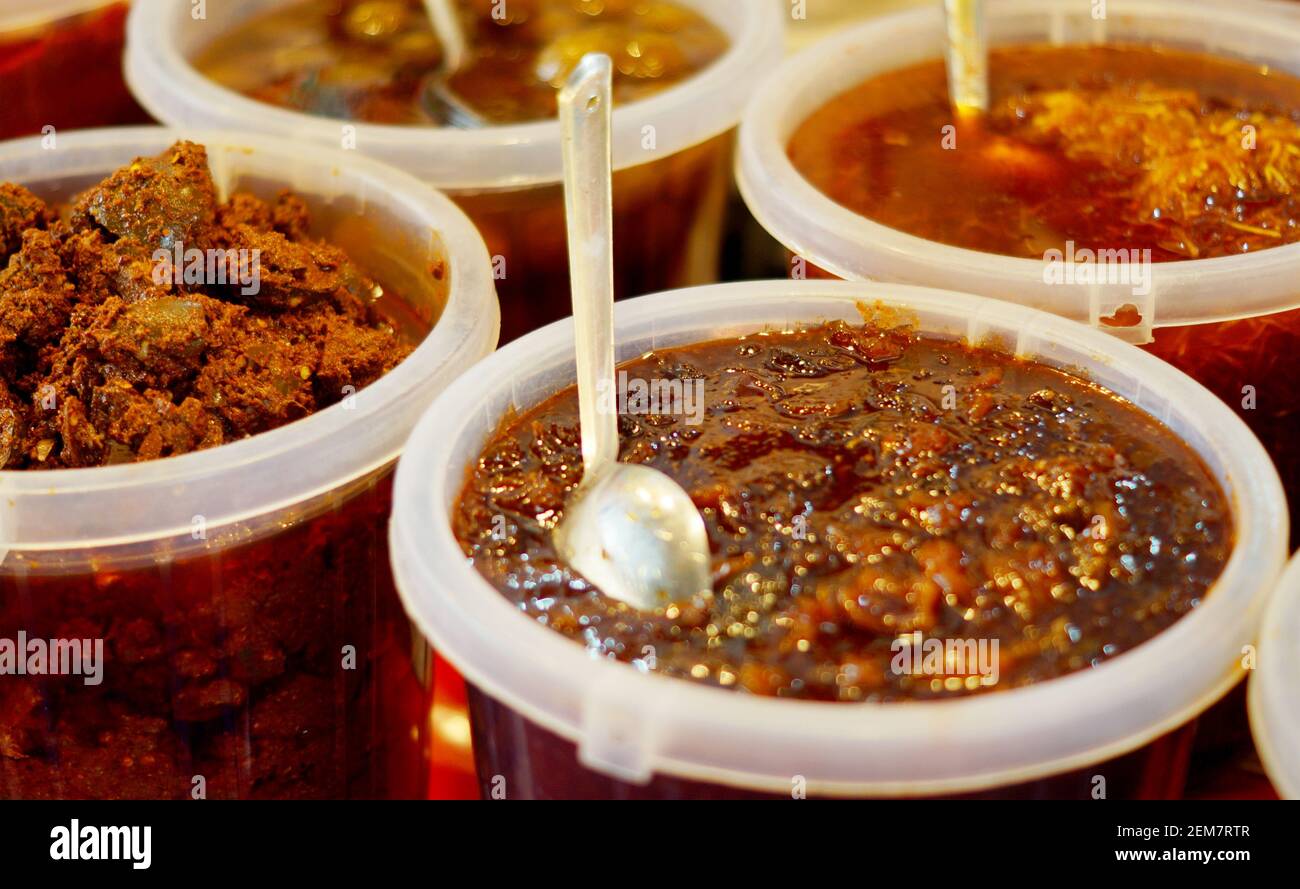 Vista ravvicinata del tradizionale sottaceti di mango indiano Foto Stock