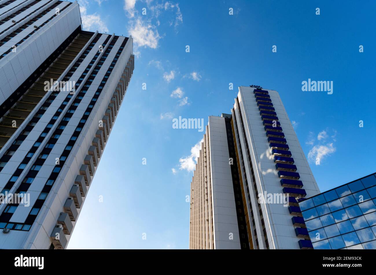 IZMAILOVO, RUSSIA - 30 AGOSTO 2020: Hotel building Alpha, Beta, gamma e Vega blocchi torre in stile moderno complesso 'Izmailovo' è stato costruito per l'Oly Foto Stock