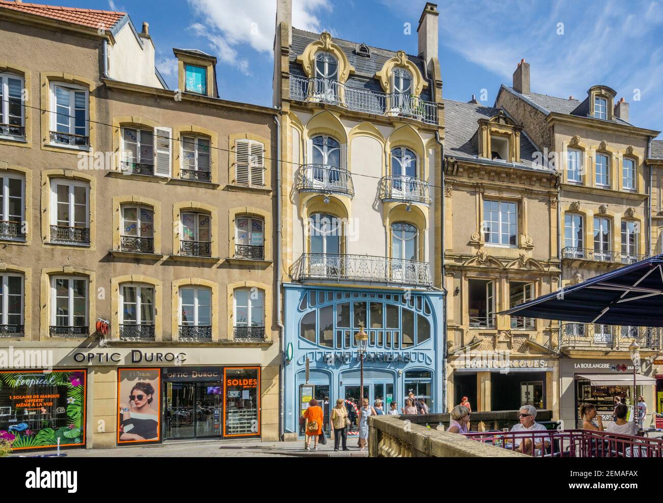 Facciate urbane in stile Liberty e Haussmann Urbanismo in Rue de Ladoucette, Metz, Lorena, dipartimento Mosella, regione Grand Est, Francia Foto Stock