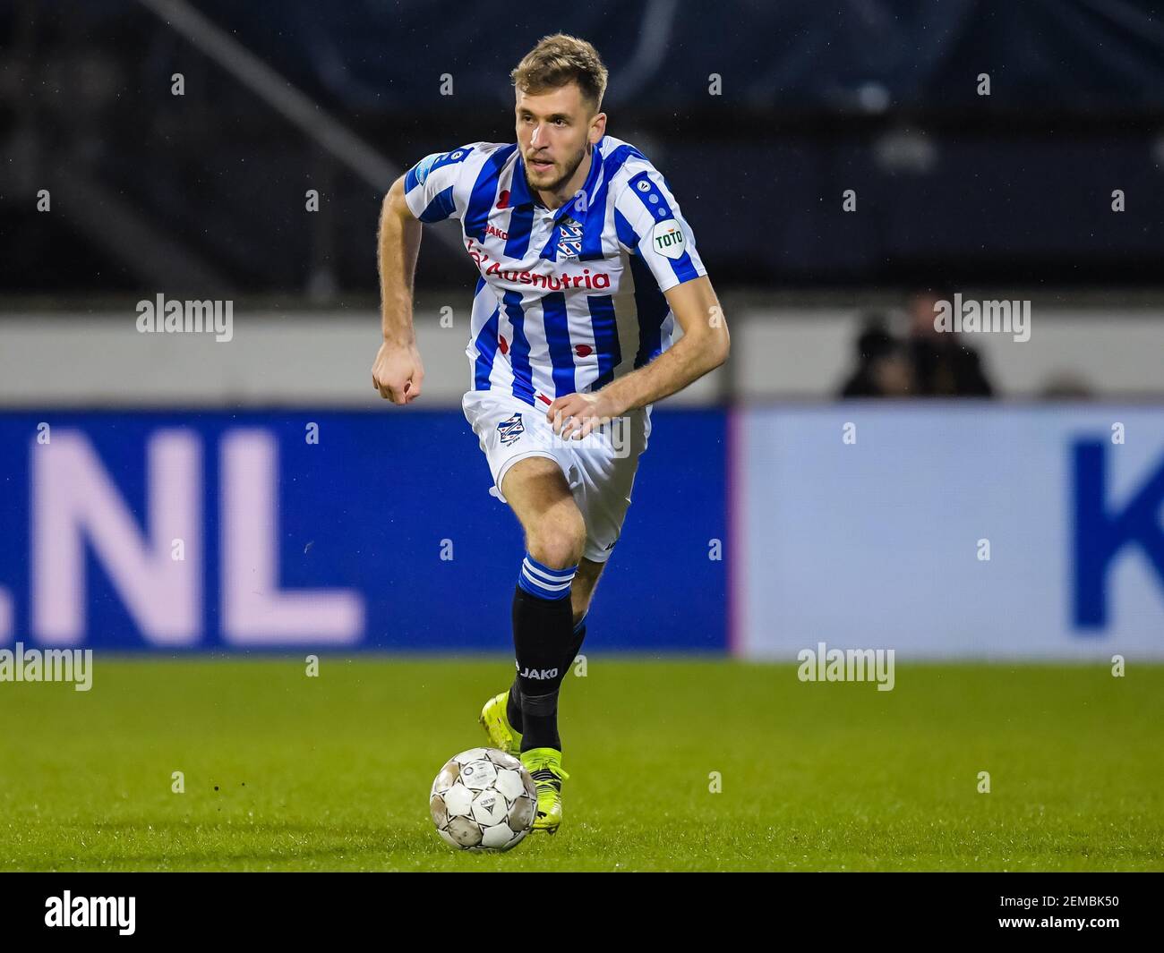 HEERENVEEN, PAESI BASSI - FEBBRAIO 17: Pawel Bochniewicz della sc Heerenveen durante la partita della Toto KNVB Cup tra SC Heerenveen e Feyenoord ad Abe le Foto Stock