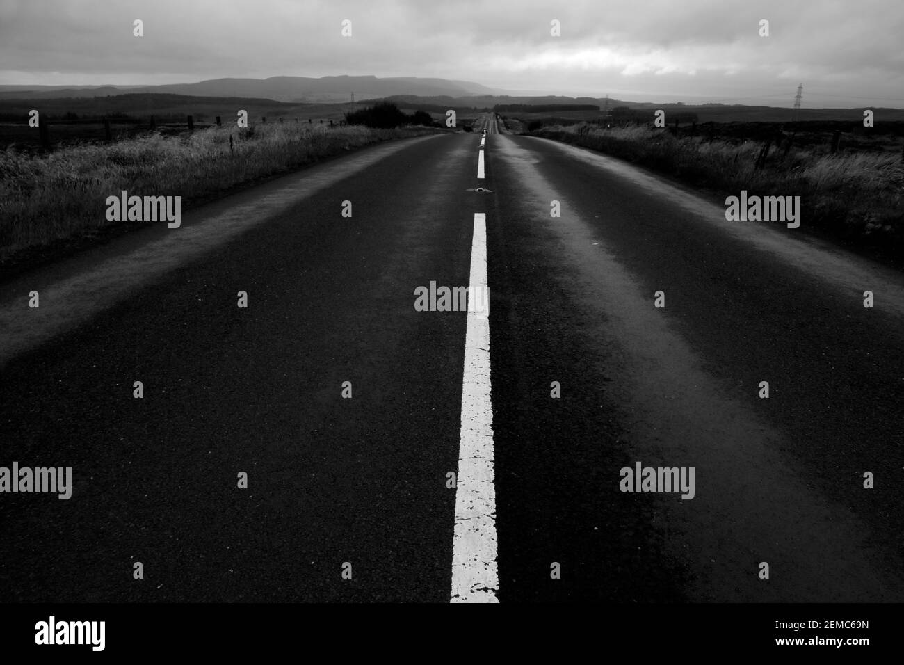 B6341 Road vicino a Rothbury e Simonside Hills, Northumberland, Inghilterra, Regno Unito Foto Stock