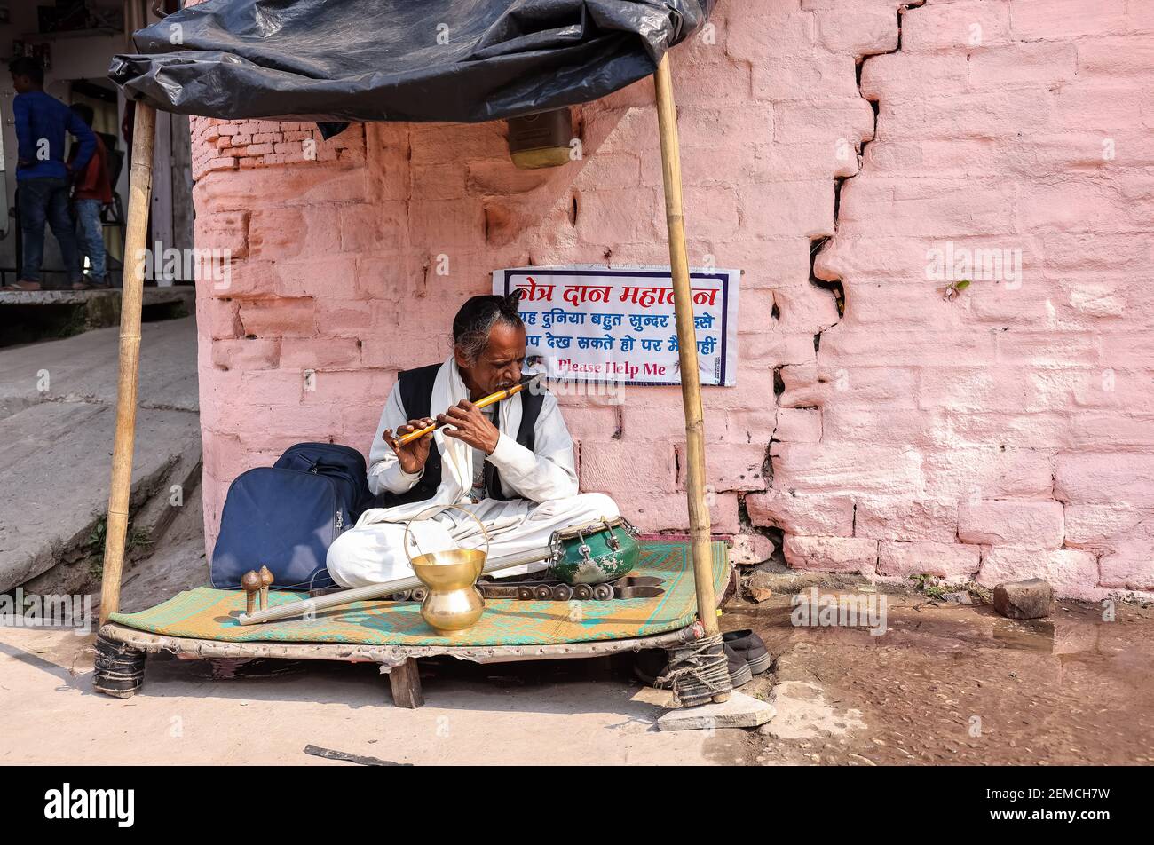 Haridwar, Uttarakhand, India - Febbraio 2021 : una vista di strada o mercato locale nella città di Haridwar vicino Har ki Pauri ghat kumbh mela. Foto Stock