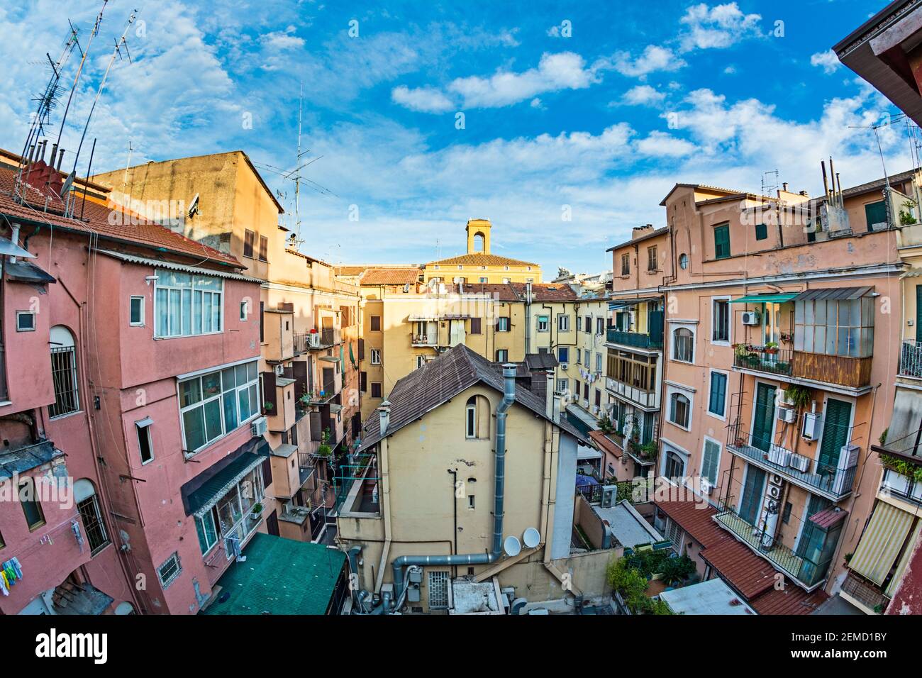 Roma, Italia - 03 Ott 2018: Vista dagli appartamenti dell'hotel Floridia all'interno del quartiere di Roma Foto Stock