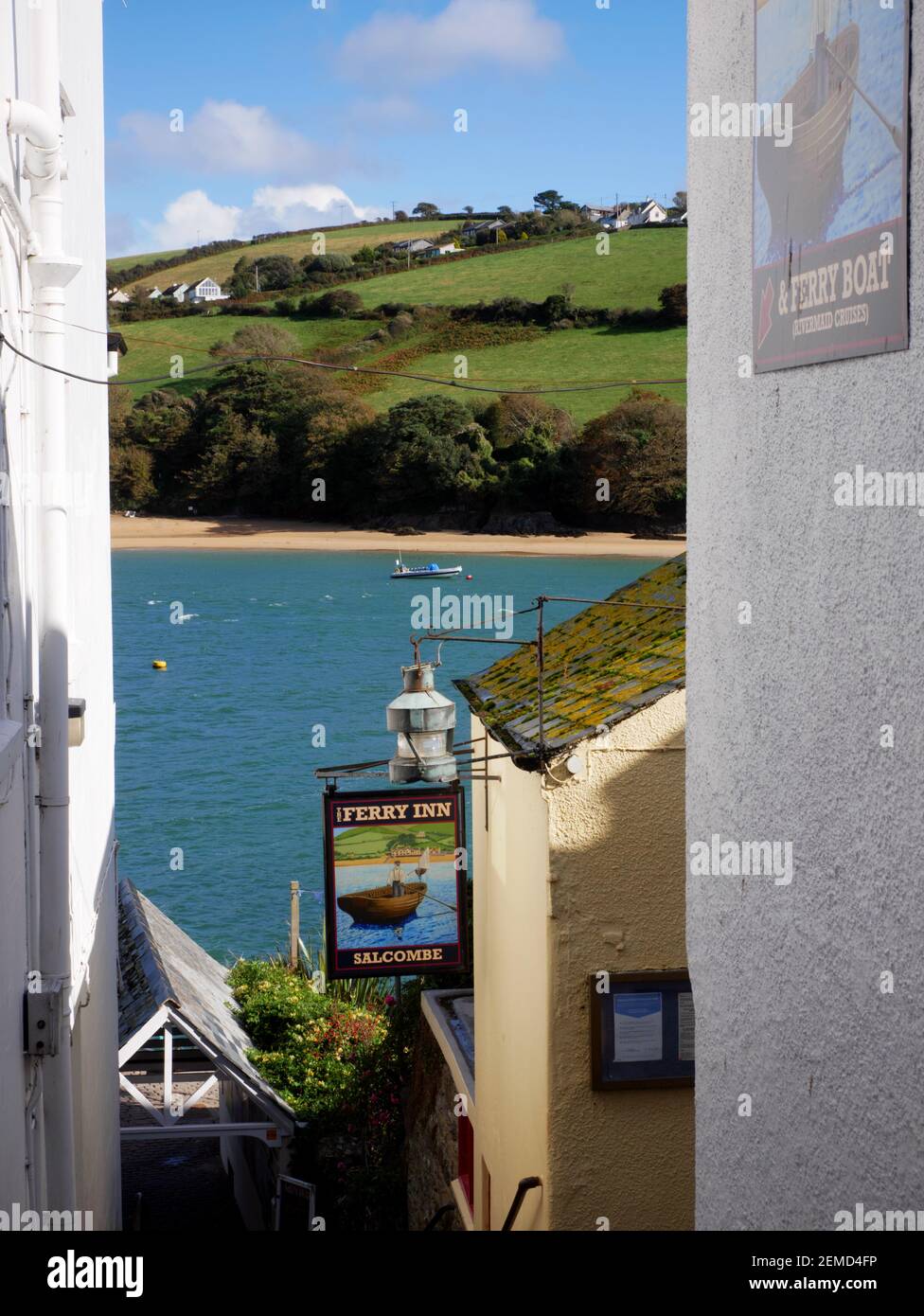 Small's Cove e East Portlemouth visti dal Ferry Inn Salcombe, South Devon. Foto Stock