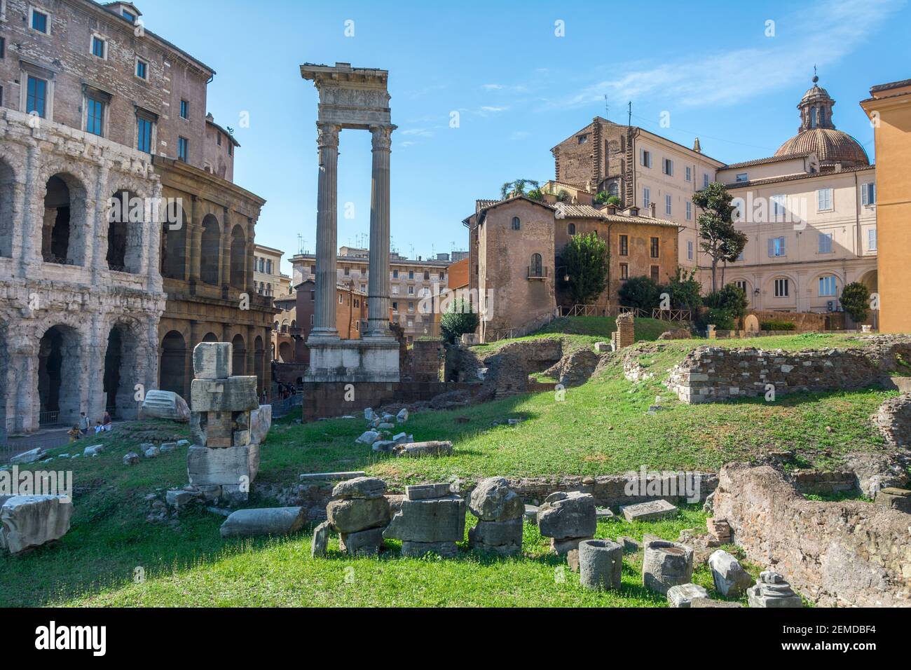 Roma, Italia - 03 ottobre 2018: Visualizza i Templi di Apollo Sosiano e di Bellona Foto Stock