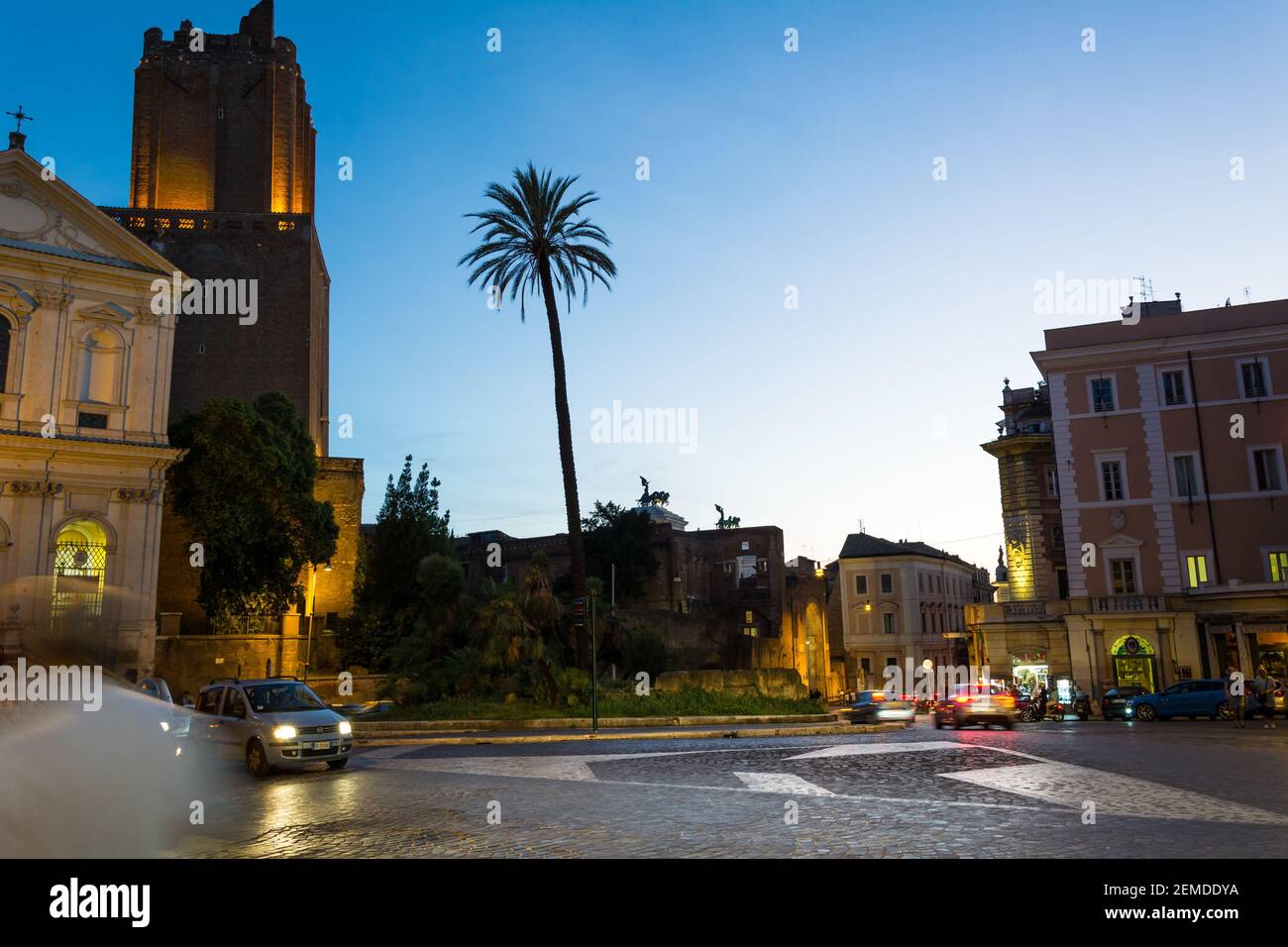 Roma, Italia - 03 ottobre 2018: Vista notturna della Torre delle milizie - la Torre Militia di Roma Foto Stock