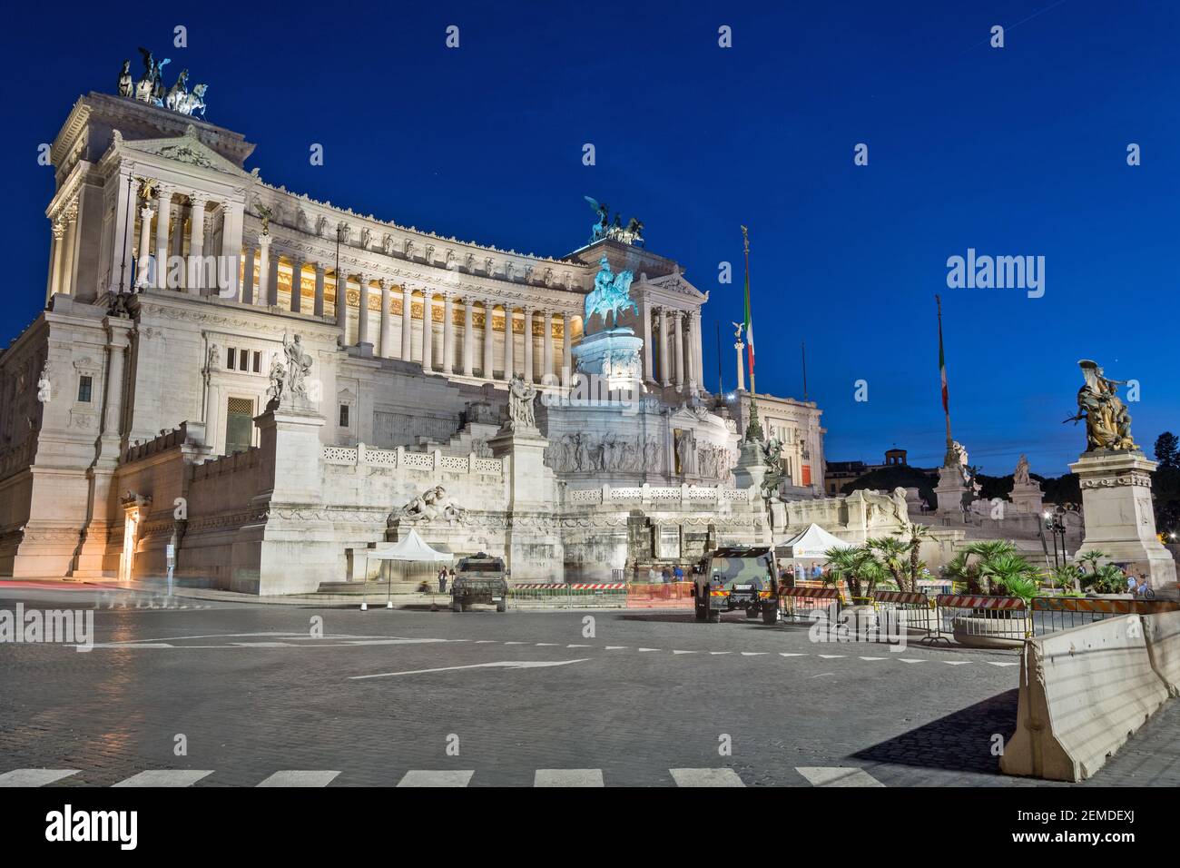 Roma, Italia - 03 ottobre 2018: Vittorio Emanuele II sull'altare della Patria a Roma di notte Foto Stock