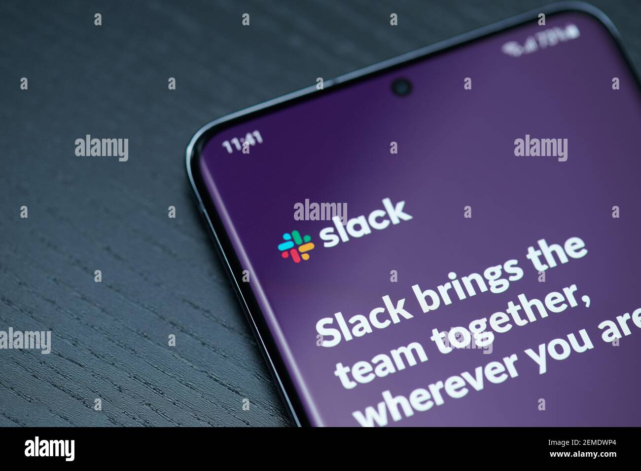 New york, USA - 25 febbraio 2021: Visualizzazione ravvicinata del menu dell'app Slack sullo schermo dello smartphone Foto Stock