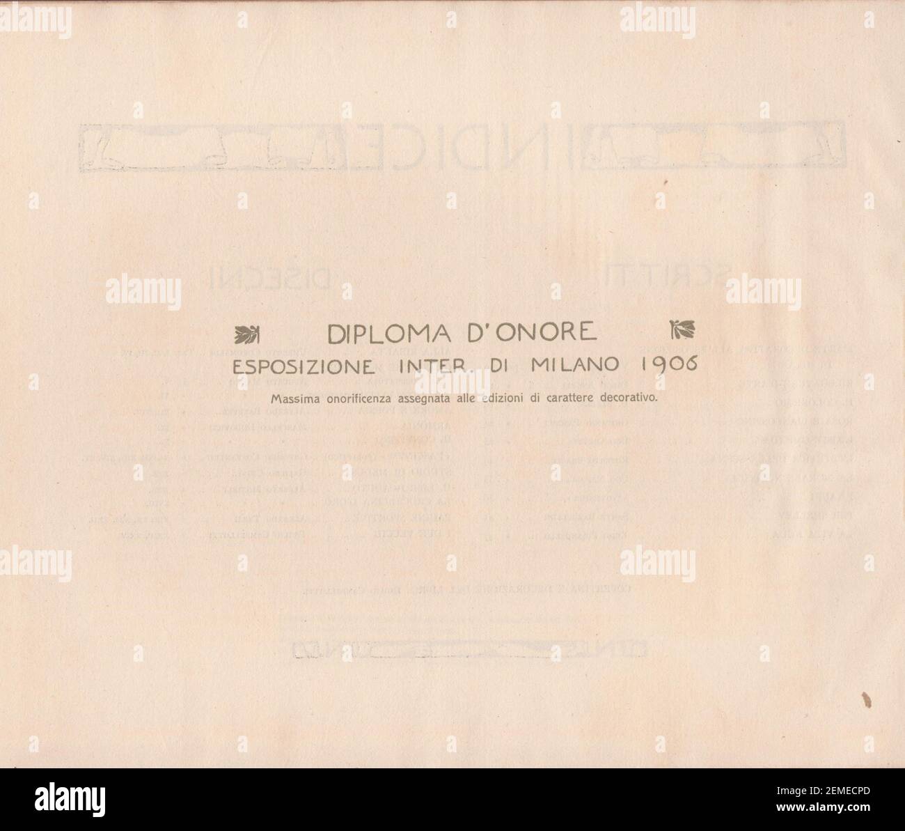 Diretta da Edoardo De Fonseca, la rivista, nata a Milano nel 1901, poi trasferita a Roma dal 1903, viene publicata per dieci anni, fino al 1910, cui sono da aggiugere anche dodici fascicoli apparsi a Roma nel 1913. Era la più raffinata pubblicazione italiana dedicata all'arte della decorazione del libro, a cui collaborarono i maggiori artistici dell'epoca, stampa, in un originale formato oblungo, in duemila copie, la maggior parte destinazione al mercato estero. Presenti illustrazioni Liberty di De Karolis, Dudovich, Sartorio, balla, Cambellotti, Baruffi, Bompard, Majani e terzi. Foto Stock