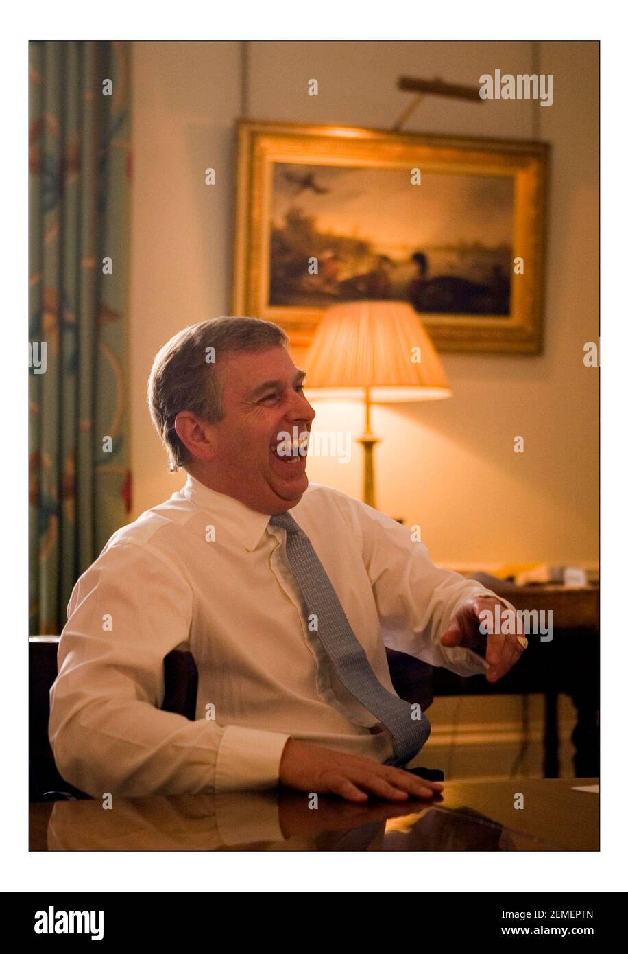 Il Principe Andrew, Duca di York nel suo ufficio a Buckingham Palace.pic David Sandison 24/4/2007 Foto Stock