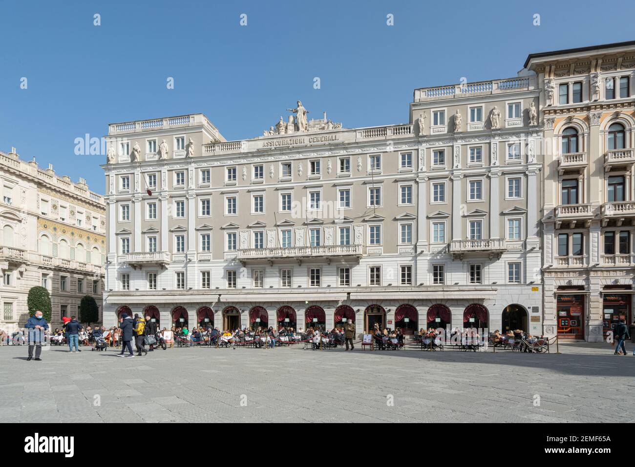 Trieste, Italia. 24 febbraio 2921. Il famoso Cafe degli specchi nel centro della città Foto Stock
