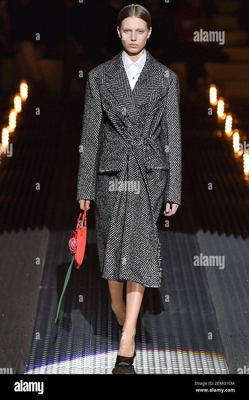 Nikki Tissen cammina sulla pista durante la Prada Ready to Wear Fashion  Show durante la settimana della Moda di Milano Autunno/Inverno 2019 che si  tiene a Milano il 21 febbraio 2019. (Foto