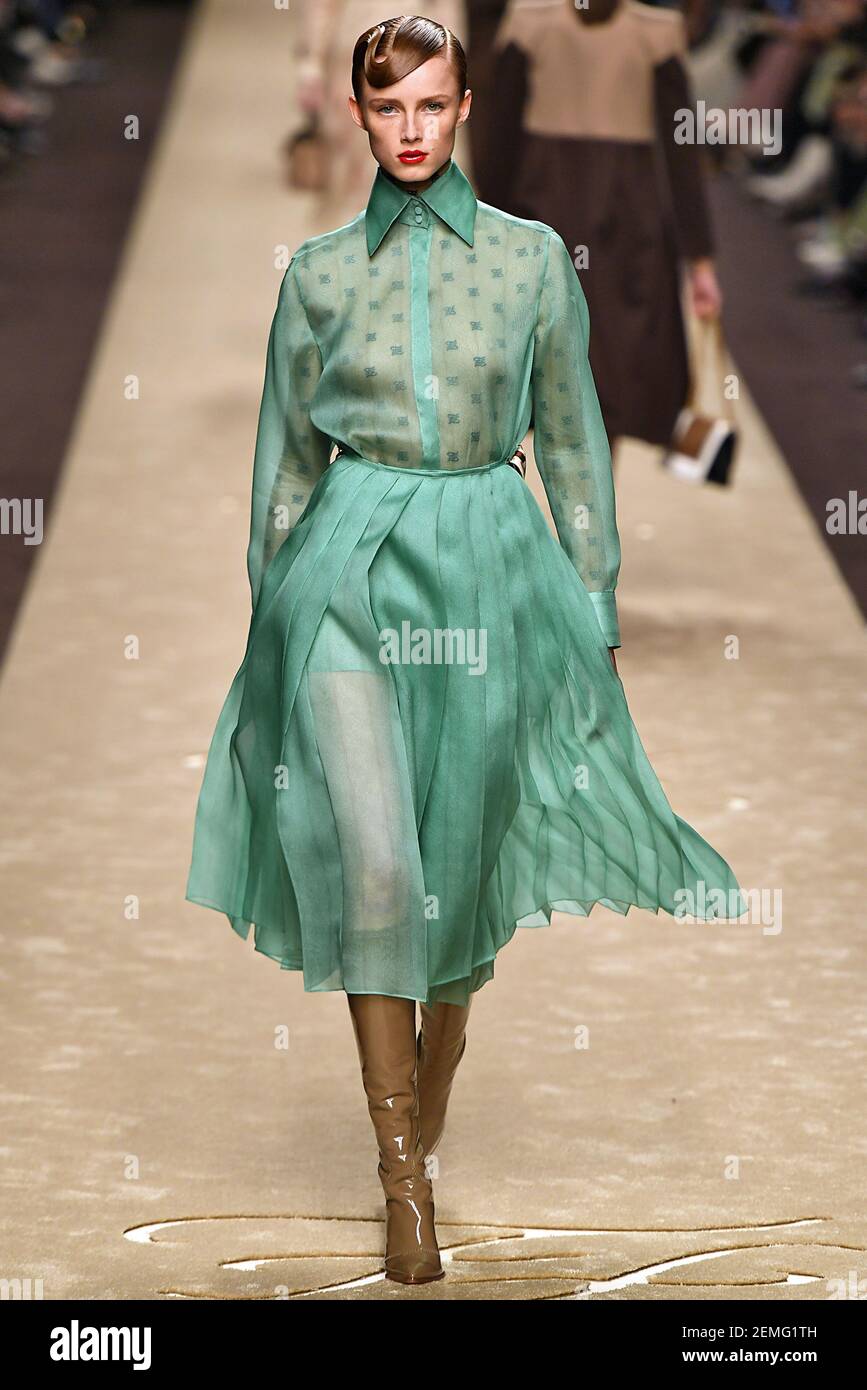 Rianne van Rompaey cammina sulla pista durante il Fendi Ready to Wear  Fashion Show durante la settimana della Moda di Milano Autunno/Inverno 2019  che si tiene a Milano il 21 febbraio 2019. (