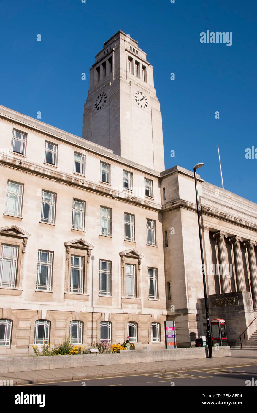 Leeds – 31 luglio 2017 : la torre dell'orologio in stile art deco dell'edificio del Parkinson è stata appesonita dal 2006 sul logo dell'Università di Leeds Foto Stock