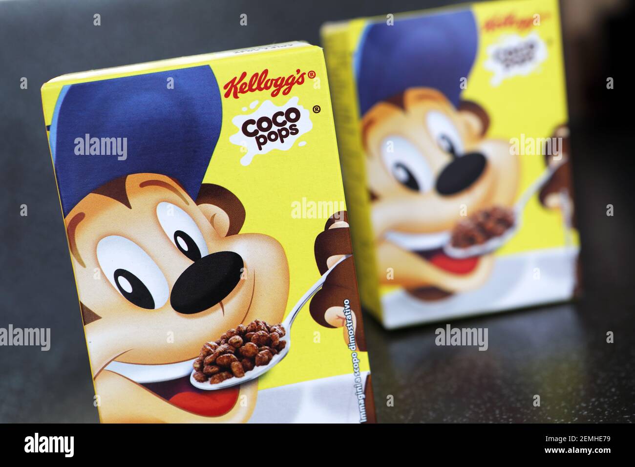 Kellogg's Coco Pops colazione cereali uno che serve scatole Foto Stock