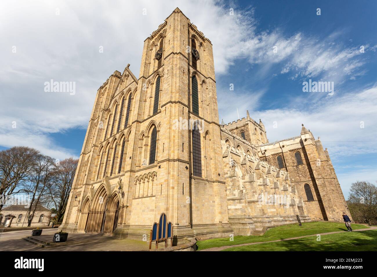 Vista esterna della cattedrale di Ripon nel North Yorkshire Foto Stock