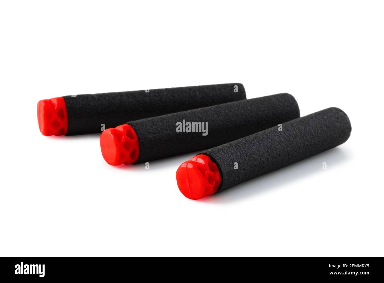 Proiettili in schiuma per bambini pistola giocattolo isolato su sfondo bianco Foto Stock