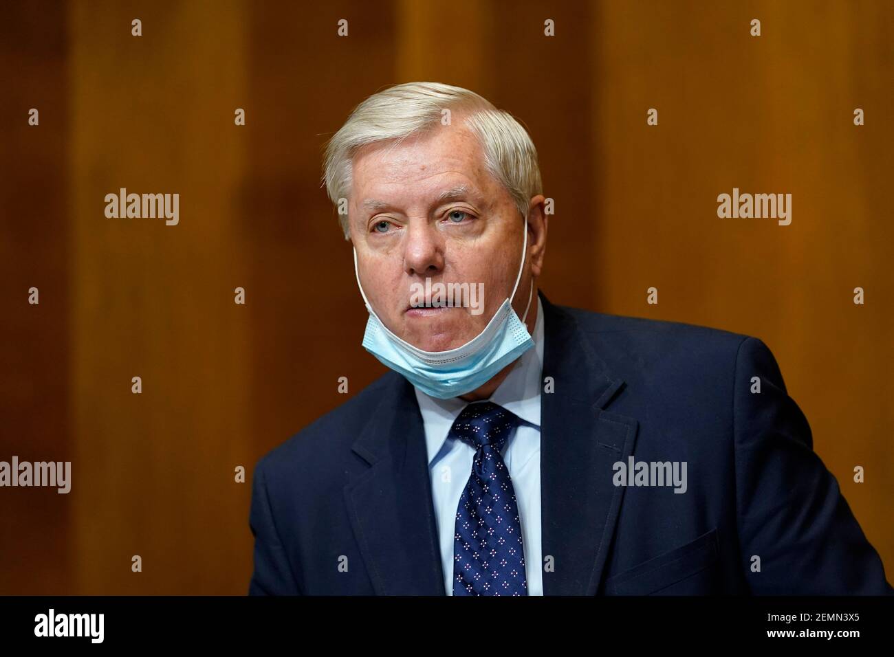 Grandi aziende redditizie. 25 Feb 2021. Il senatore degli Stati Uniti Lindsey Graham (repubblicano della Carolina del Sud), membro della classifica, Comitato del Senato degli Stati Uniti sul bilancio arriva per un'audizione su Capitol Hill a Washington, giovedì 25 febbraio 2021, esaminando i salari di grandi società redditizie. Credit: Susan Walsh /Pool via CNP | usage worldwide Credit: dpa/Alamy Live News Foto Stock