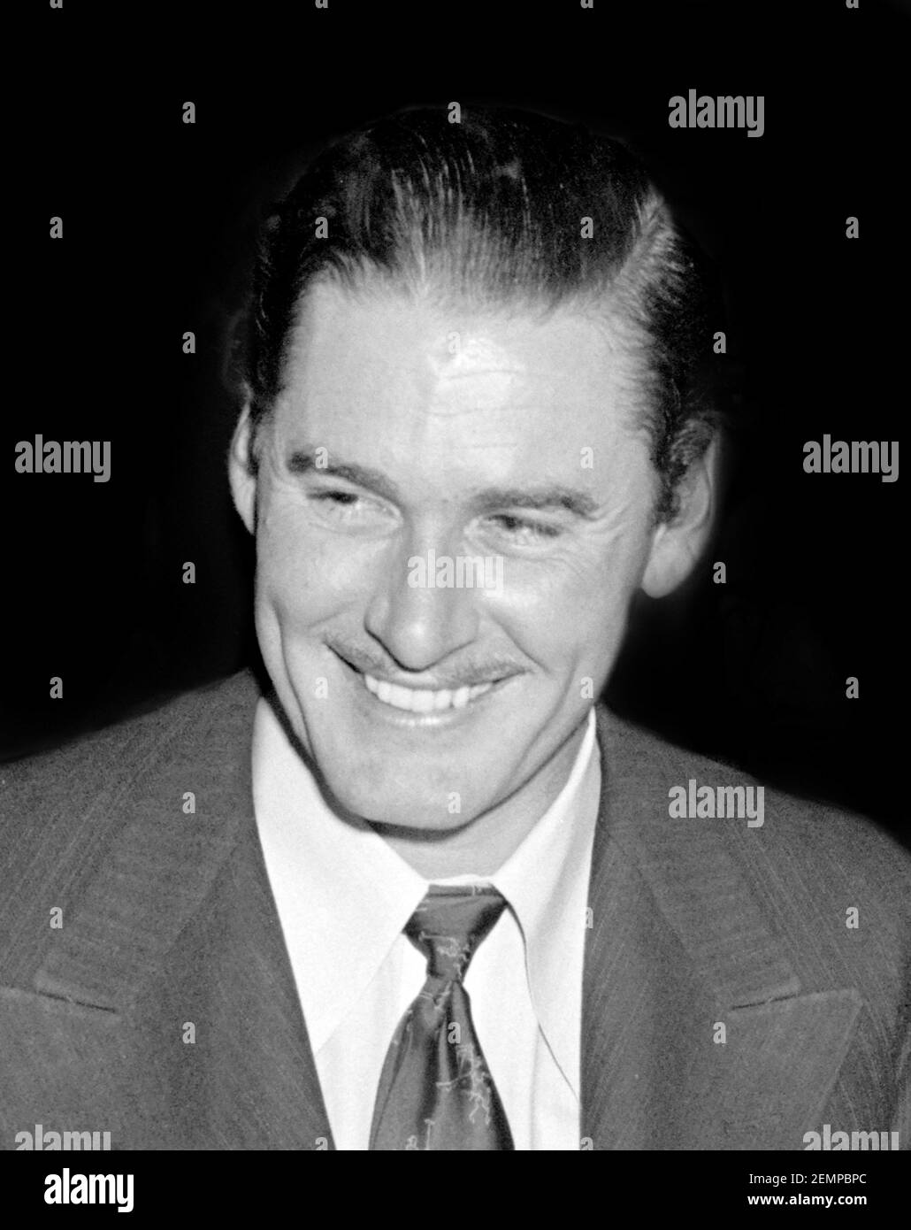 Errol Flynn. Ritratto della star del cinema di Hollywood, Errol Leslie Thomson Flynn (1909-1959), foto di Harris e Ewing, Washington DC, febbraio 1939 Foto Stock