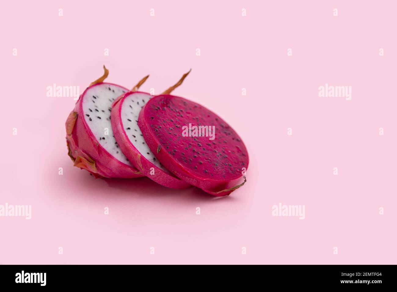 Drago rosa immagini e fotografie stock ad alta risoluzione - Alamy
