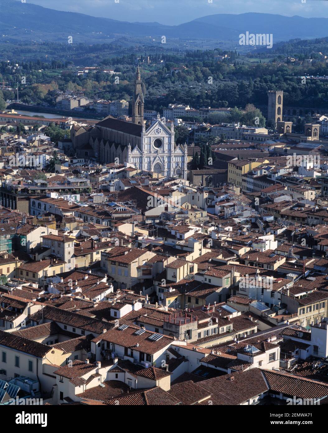 Italia. Firenze. Vista della città con la Basilica di Santa Croce. Foto Stock