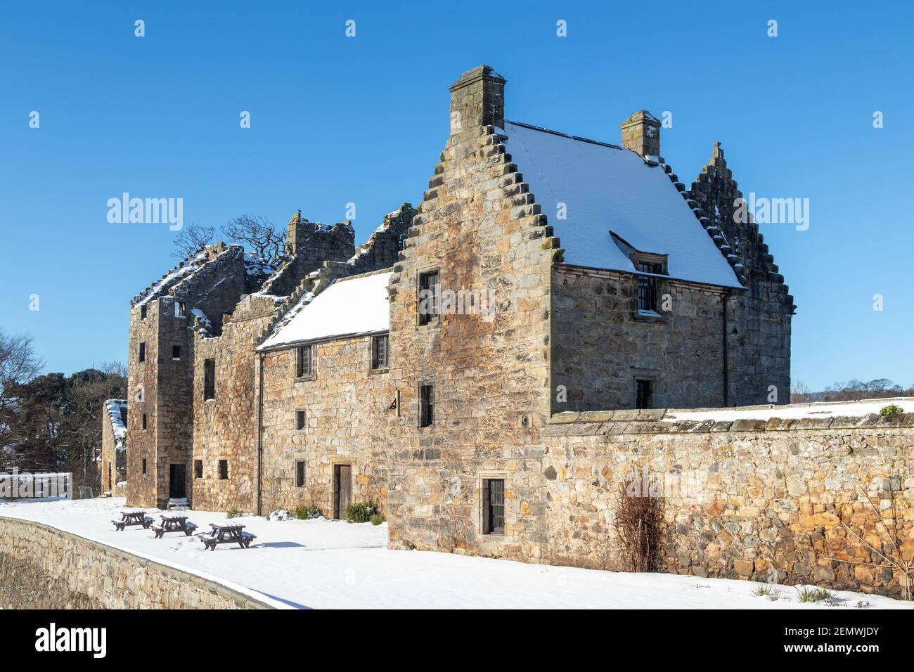 Aberdour Castle in un giorno di inverni soleggiati, Fife Scotland Foto Stock