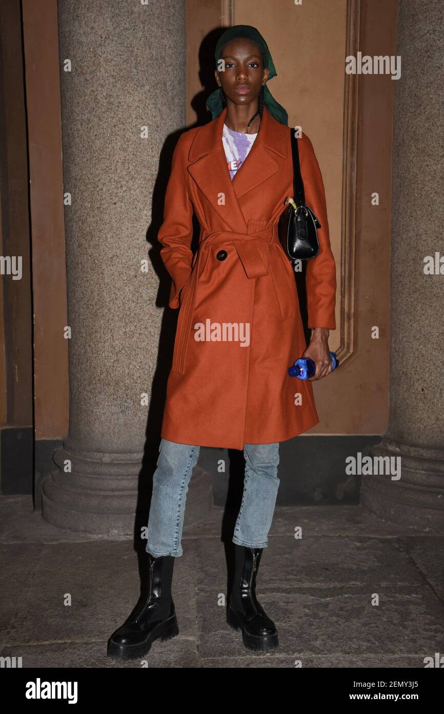 2/25/2021 - Milano settimana della Moda, Donna Autunno Inverno. 2021 2022  Milano, Moda Donna Autunno Inverno 2021 202. Ermanno Scervino Street nella  foto: Modello (foto di IPA/Sipa USA Foto stock - Alamy