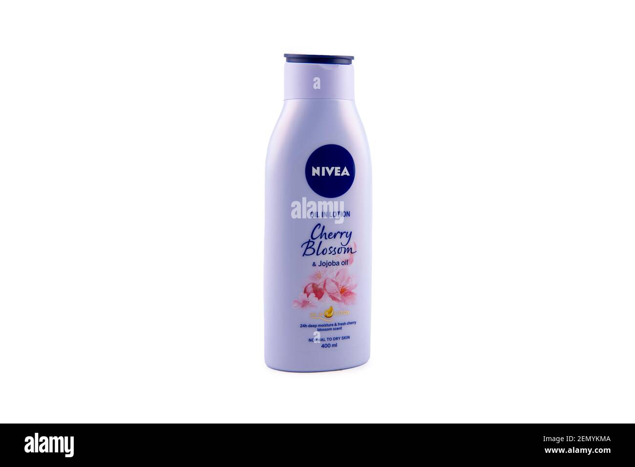 Lozione NIVEA Nourishing Body su sfondo bianco isolato Foto Stock