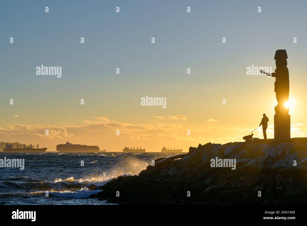 Personaggio di benvenuto Coast Salish, Ambleside Park, tramonto, Vancouver ovest, British Columbia, Canada Foto Stock