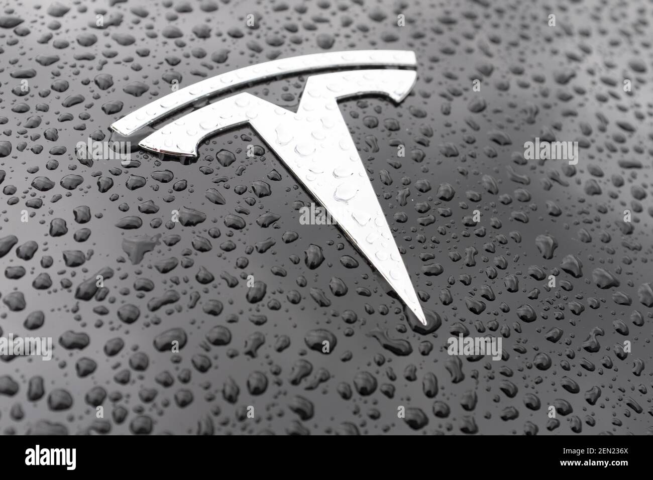 Un'auto Tesla Model 3 è stata presentata in uno showroom a Palo Alto, California, Stati Uniti il 21 maggio 2019. Tesla annuncia che sta riducendo il SUV Model X per 2,000 dollari e l'auto Model S per 3,000 dollari dopo aver sollevato preoccupazioni circa l'affievolimento dell'interesse per le sue auto e aver perso finora il 38% nel mercato azionario di quest'anno. (Foto di Yichuan Cao/Sipa USA) Foto Stock