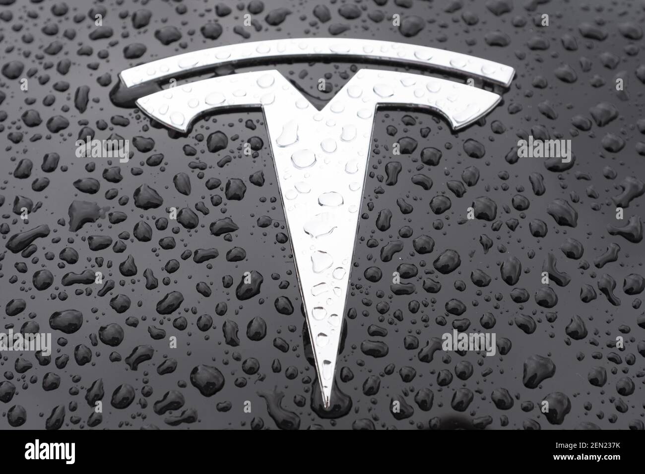 Un'auto Tesla Model 3 è stata presentata in uno showroom a Palo Alto, California, Stati Uniti il 21 maggio 2019. Tesla annuncia che sta riducendo il SUV Model X per 2,000 dollari e l'auto Model S per 3,000 dollari dopo aver sollevato preoccupazioni circa l'affievolimento dell'interesse per le sue auto e aver perso finora il 38% nel mercato azionario di quest'anno. (Foto di Yichuan Cao/Sipa USA) Foto Stock