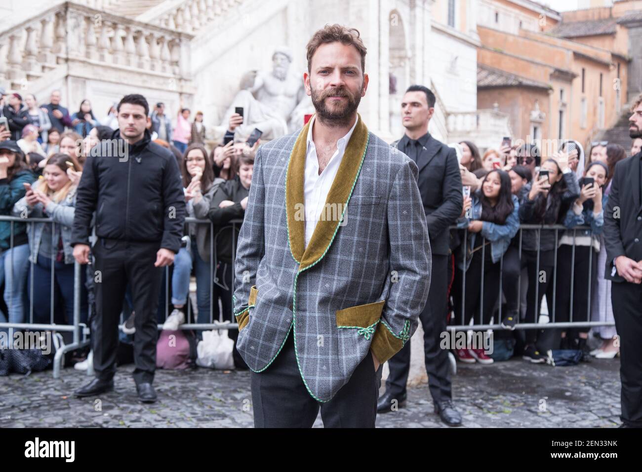 Alessandro Borghi alla sfilata di moda Gucci presso i Musei Capitolini  arriva a Piazza del Campidoglio a Roma il 28 maggio 2019. (Foto di Matteo  Nardone / Pacific Press/Sipa USA Foto stock - Alamy