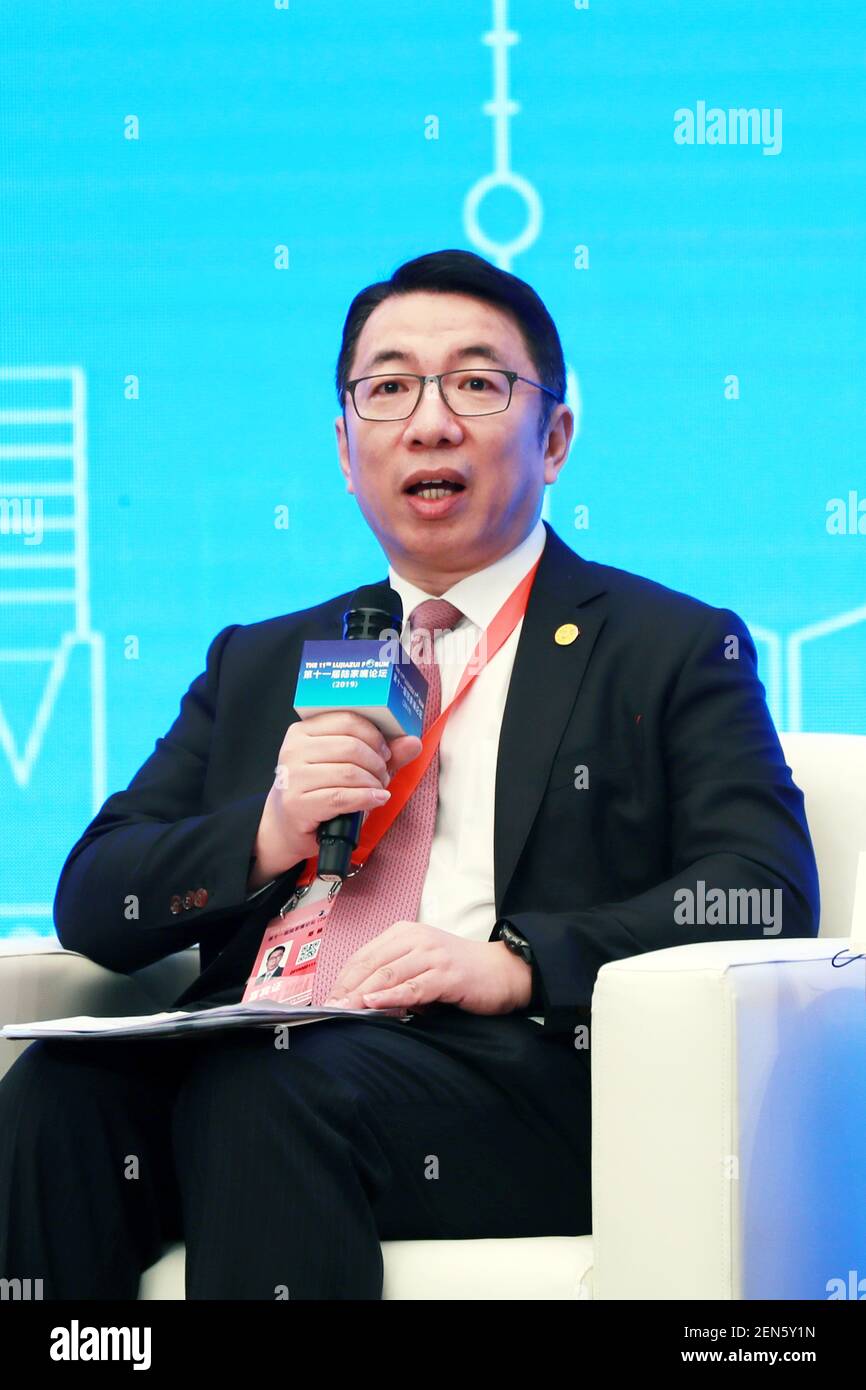 Zheng Yang, direttore degli uffici dei servizi finanziari di Shanghai,  parla durante l'XI Forum Lujiazui 2019 a Shanghai, Cina, 13 giugno 2019.  L'emissione di DDR da parte delle aziende cinesi è una