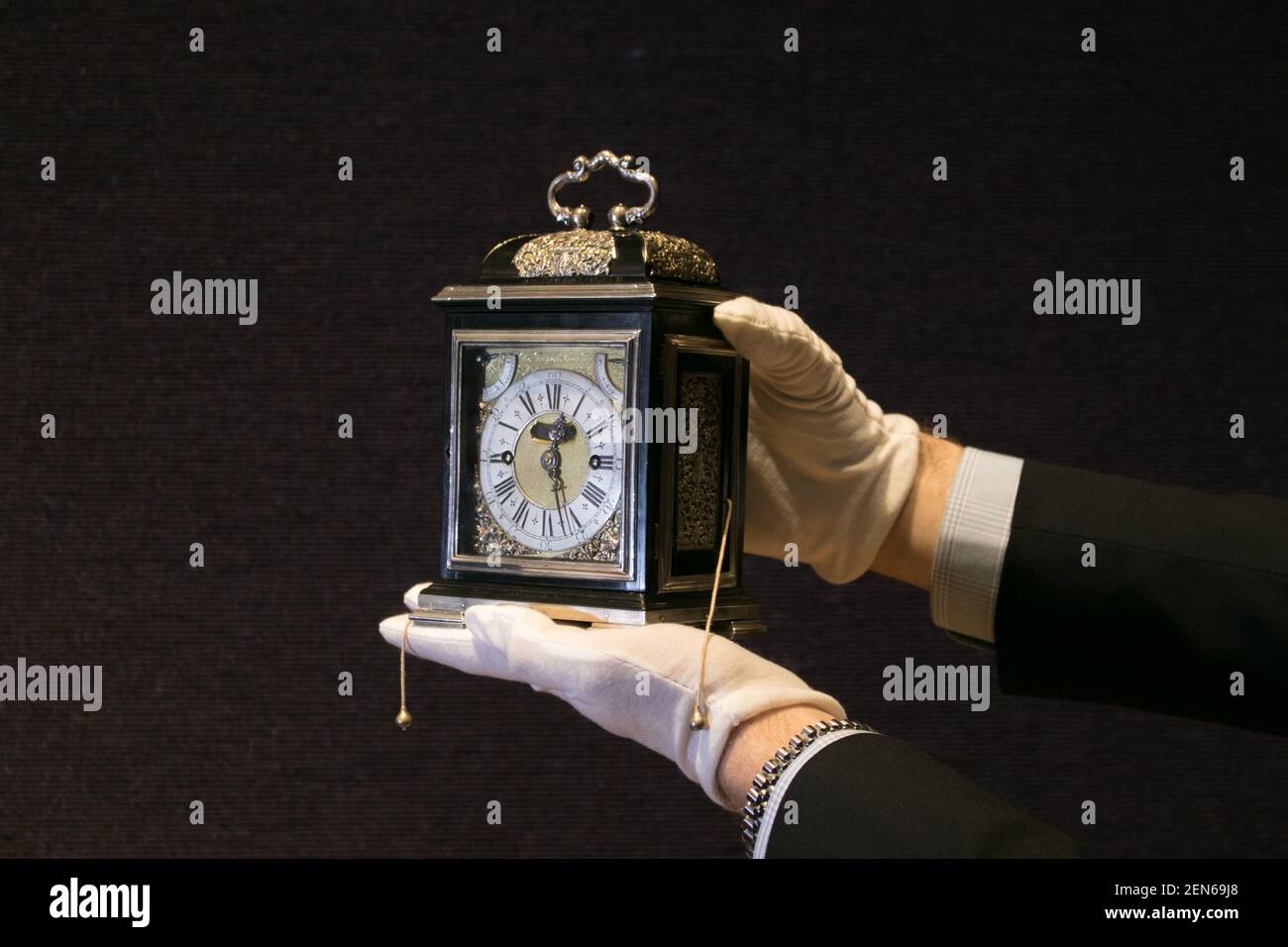 Orologio da tavolo King William & Queen Mary Royal Tompion realizzato dal  maestro orologio Thomas Tompion per la Regina Maria II nel 1693, Uno degli  orologi più preziosi presenti negli orologi più