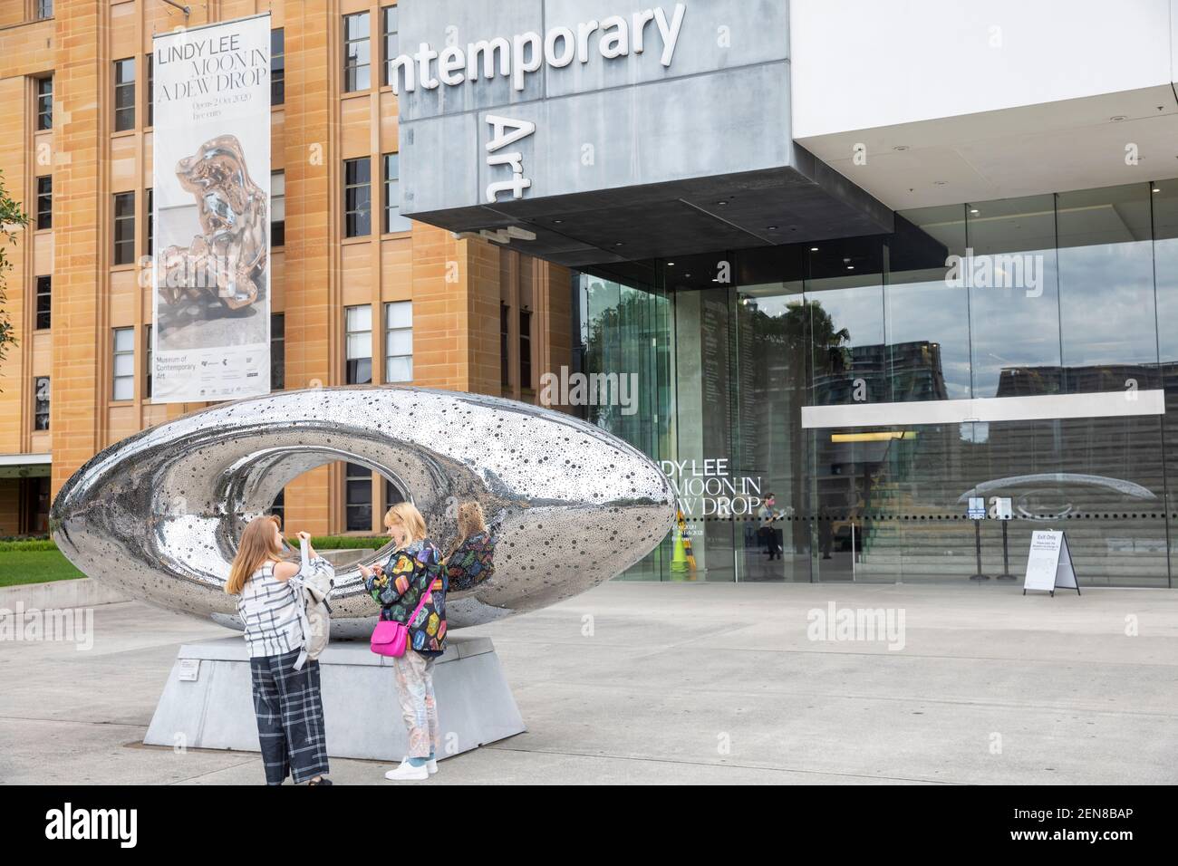 Il Museum of Contemporary Art ospita la mostra di opere d'arte e sculture di Lindy Lee, Sydney, NSW, Australia Foto Stock