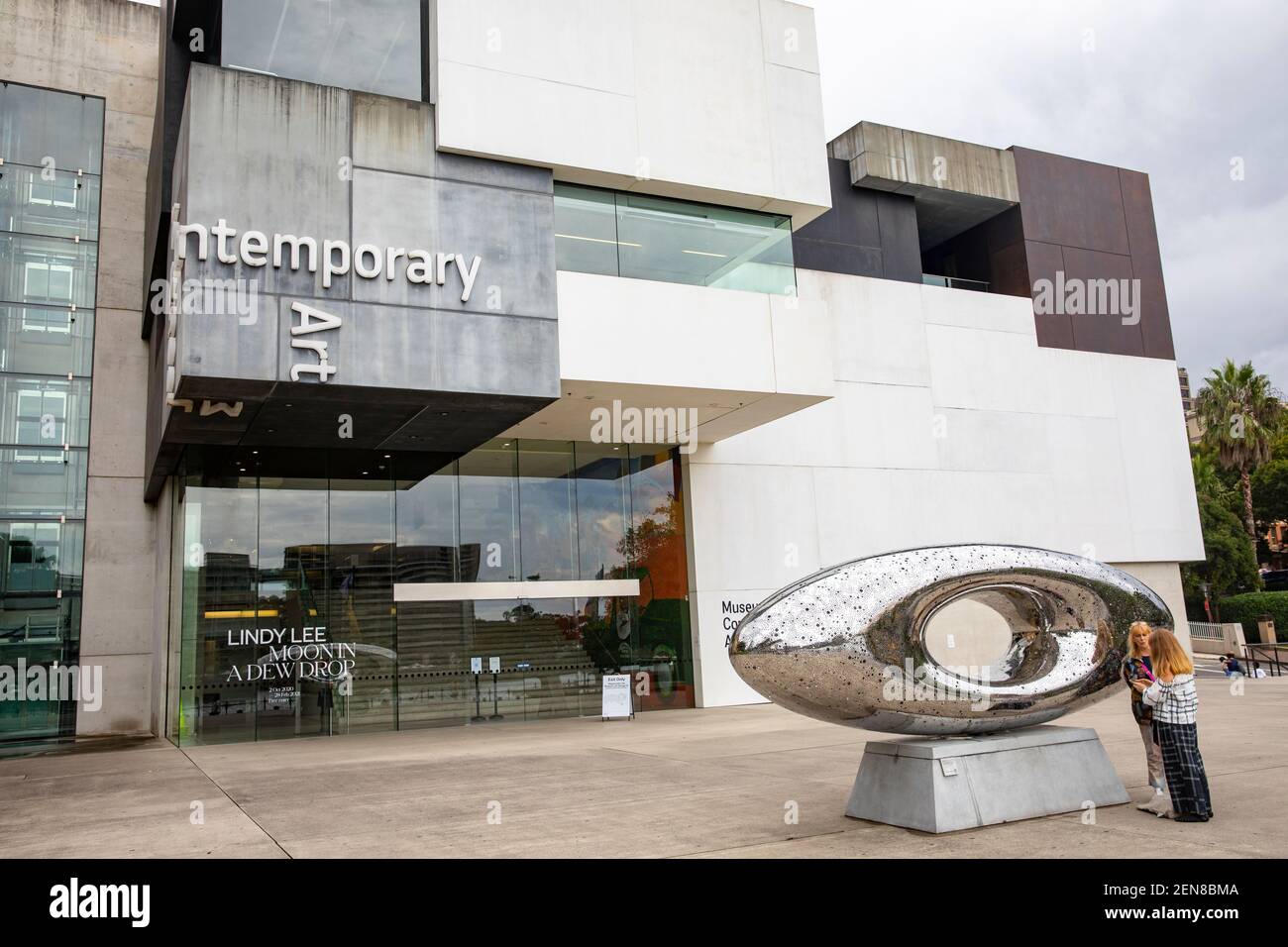 Il Museum of Contemporary Art ospita la mostra di opere d'arte e sculture di Lindy Lee, Sydney, NSW, Australia Foto Stock